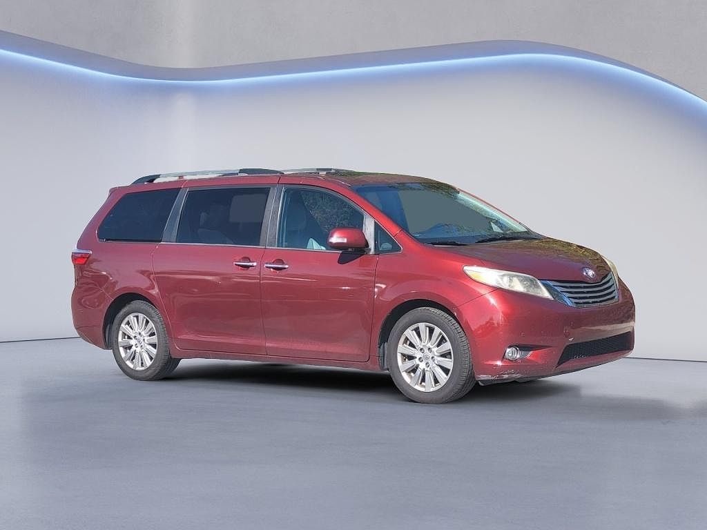 2017 Toyota Sienna XLE 8-Passenger