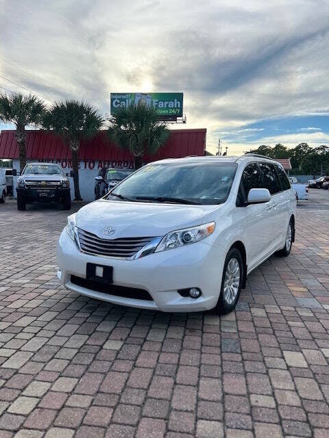2017 Toyota Sienna XLE 8-Passenger