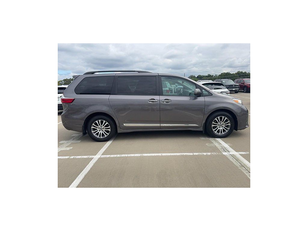 2019 Toyota Sienna Limited 7-Passenger