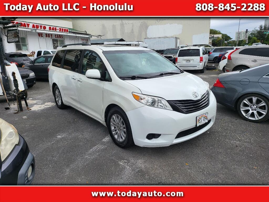 2017 Toyota Sienna XLE 7-Passenger Mobility Auto Access
