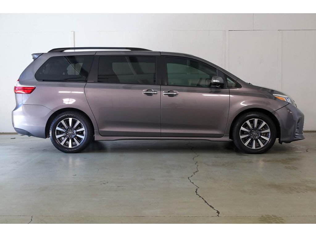 2019 Toyota Sienna Limited 7-Passenger