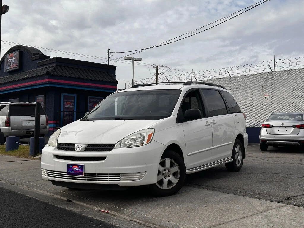 2004 Toyota Sienna CE 7-Passenger