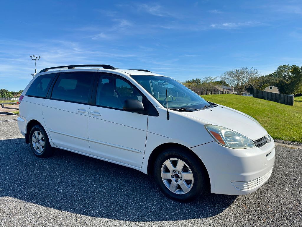 2004 Toyota Sienna CE 7-Passenger