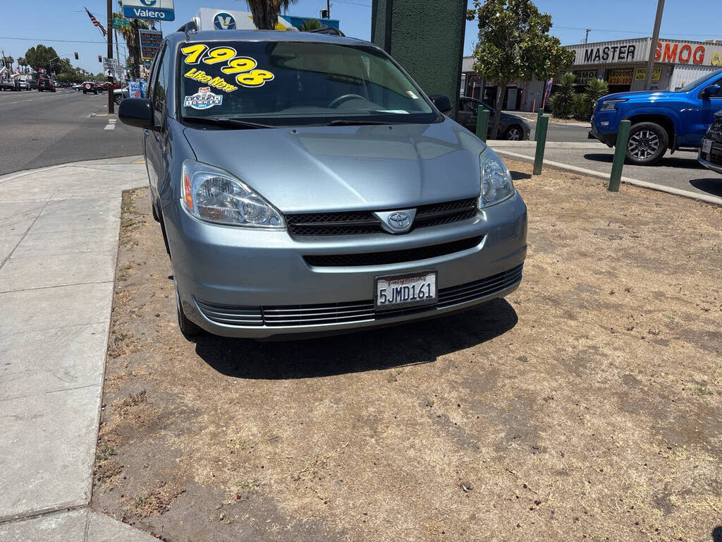 2004 Toyota Sienna CE 8-Passenger