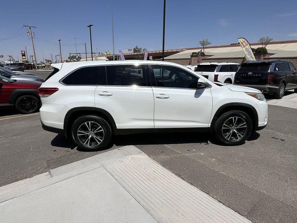 2019 Toyota Highlander LE