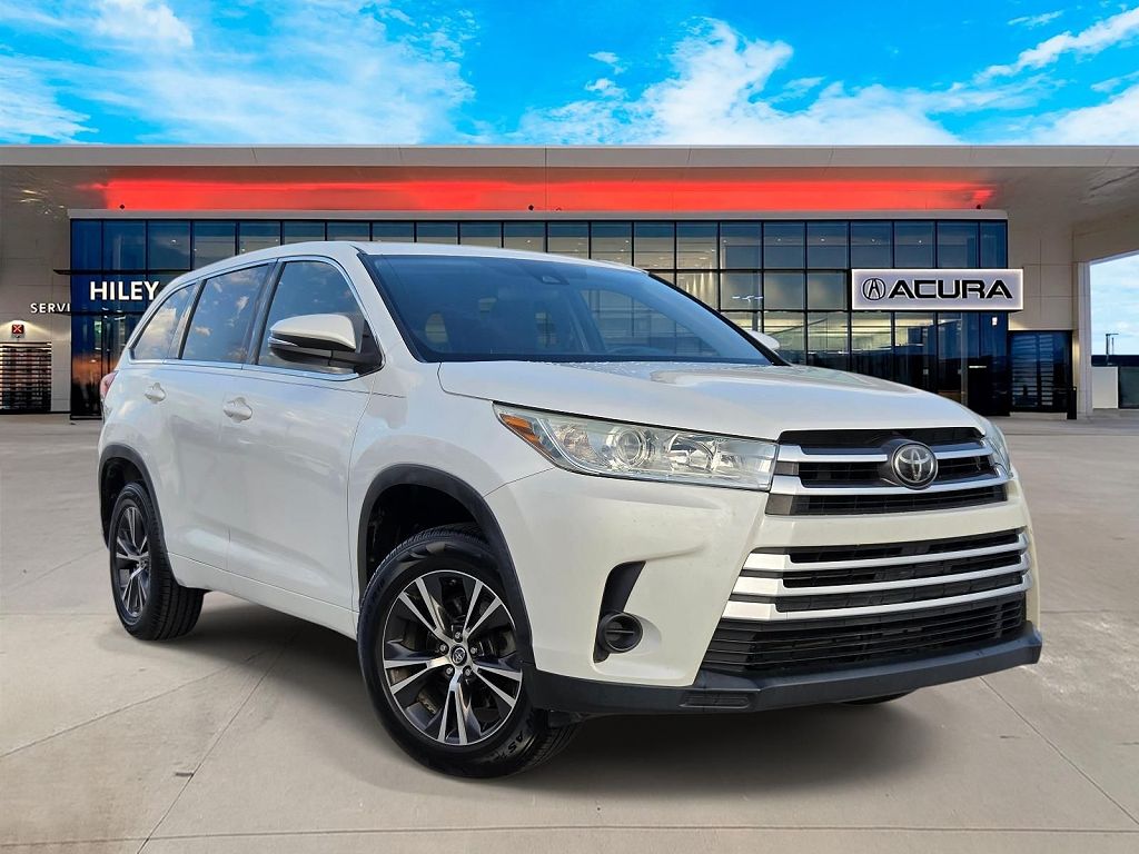 2017 Toyota Highlander LE I4