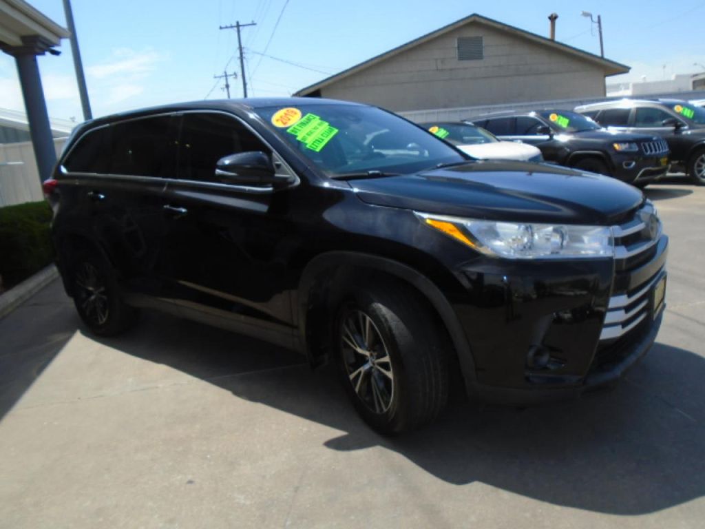 2019 Toyota Highlander LE
