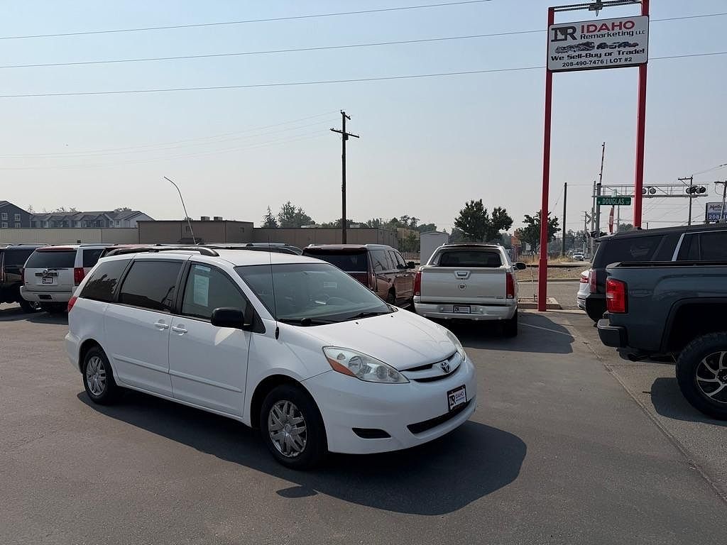 2008 Toyota Sienna LE 7-Passenger