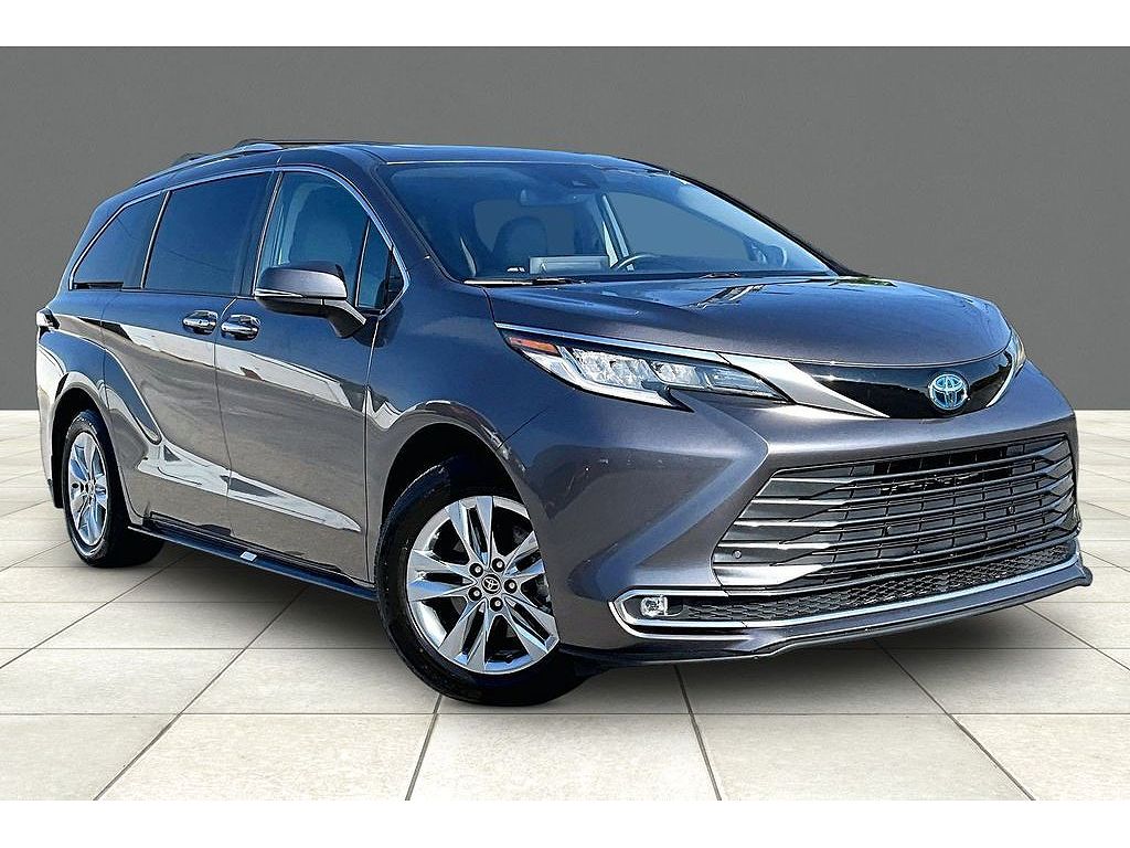 2022 Toyota Sienna Limited 7-Passenger