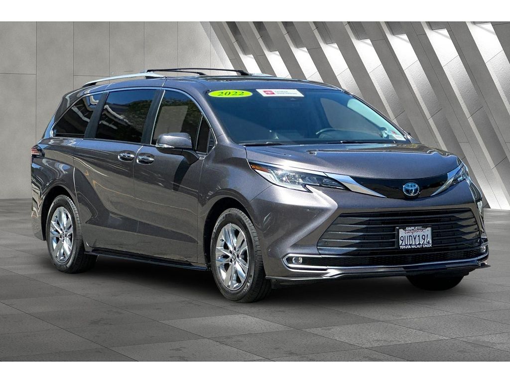2022 Toyota Sienna Limited 7-Passenger