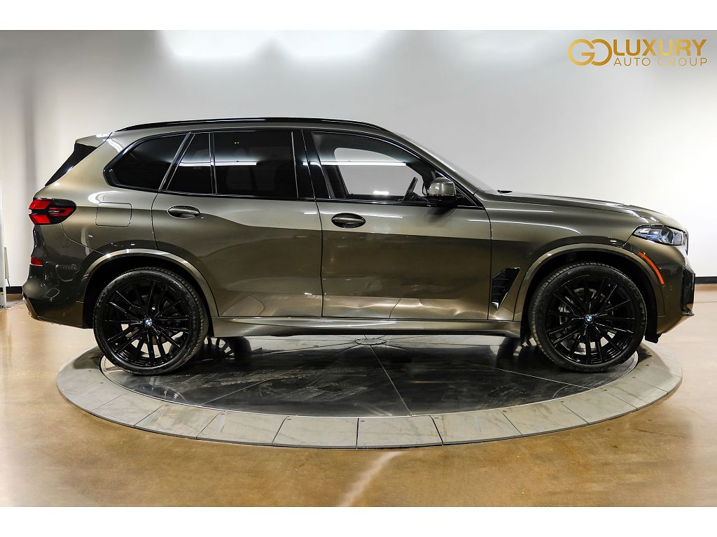 2024 BMW X5  sDrive40i M Sport Package/Premium Package/Harman Kardon Surround Sound System/22 in. M Dual-Spoke Black 742M Wheel   