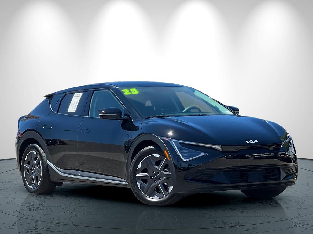 2025 Kia EV6 photo 1