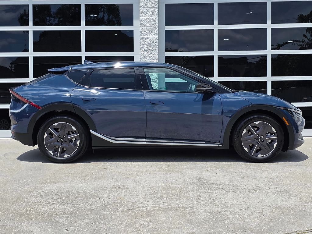2025 Kia EV6 Light
