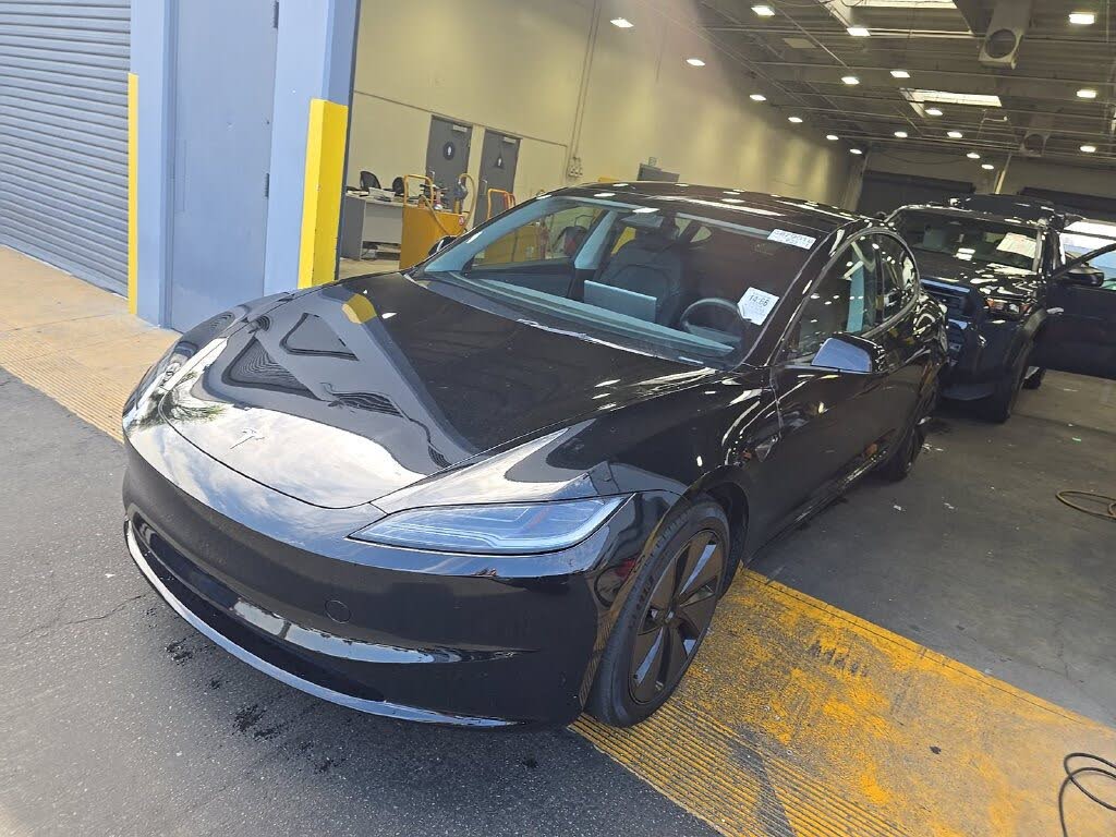 2024 Tesla Model 3 photo 1