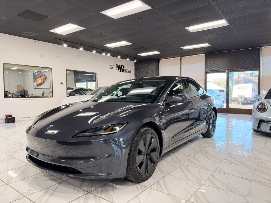 2025 Tesla Model 3 photo 1