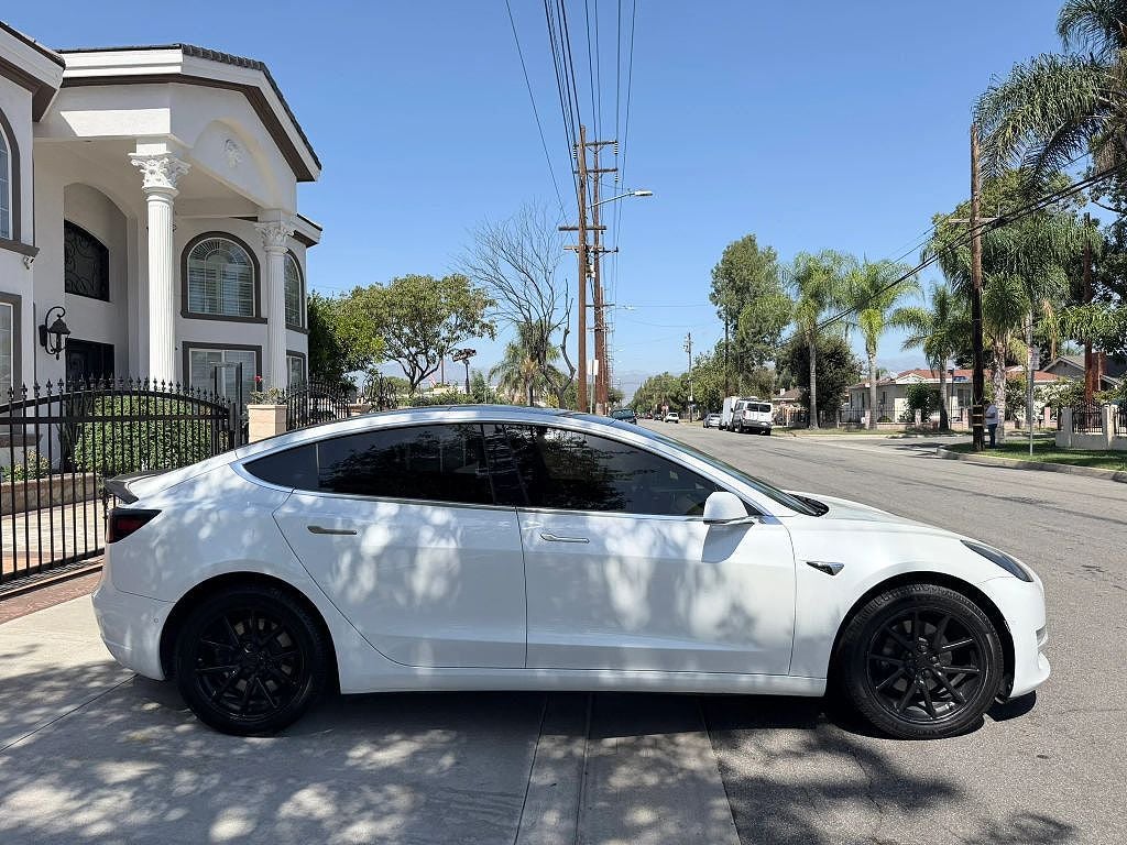 2019 Tesla Model 3 photo 1