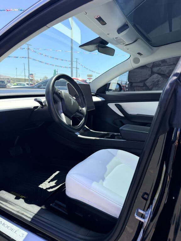 2019 Tesla Model 3 photo 2