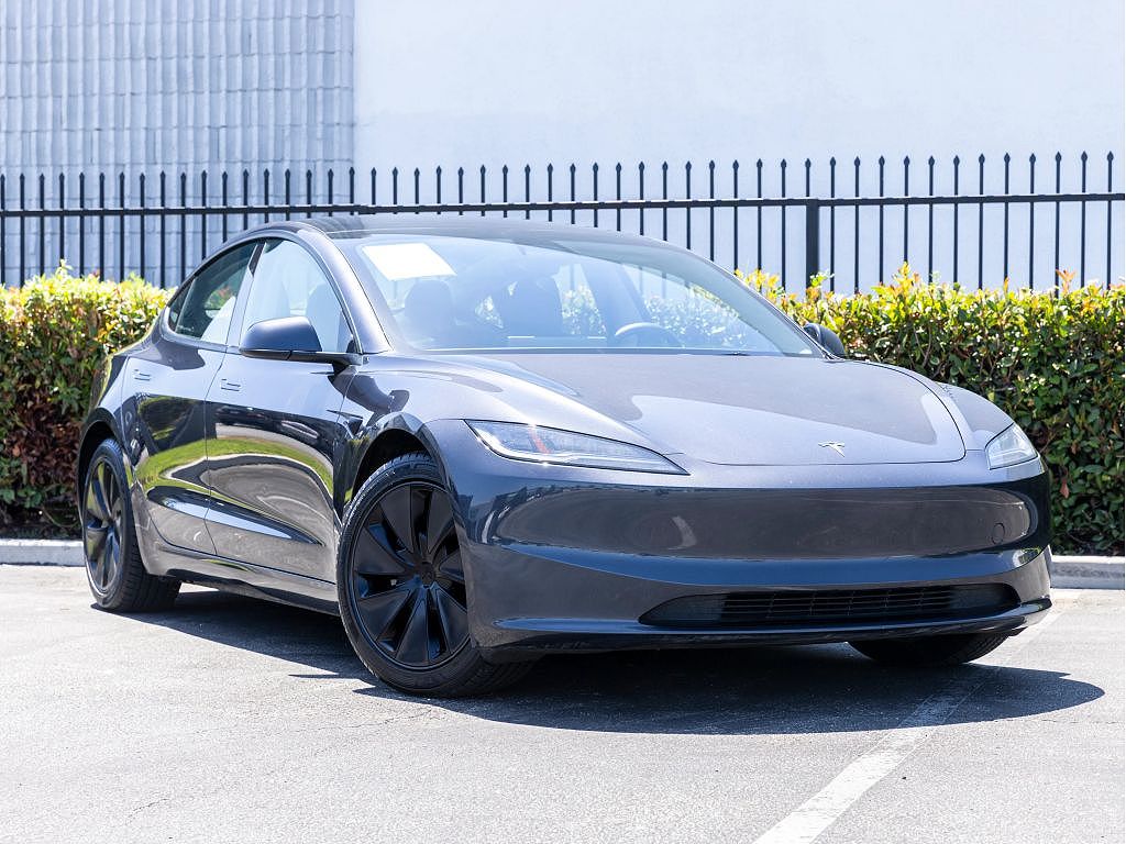2024 Tesla Model 3 photo 1