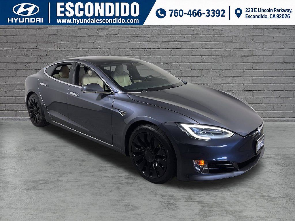 2021 Tesla Model S photo 1