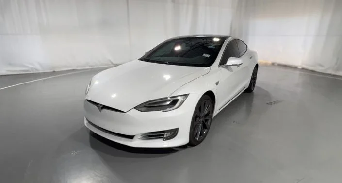 2020 Tesla Model S photo 1