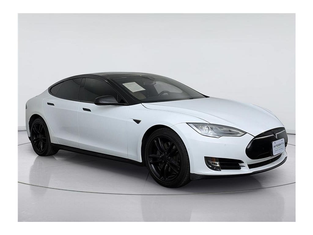 2015 Tesla Model S photo 1