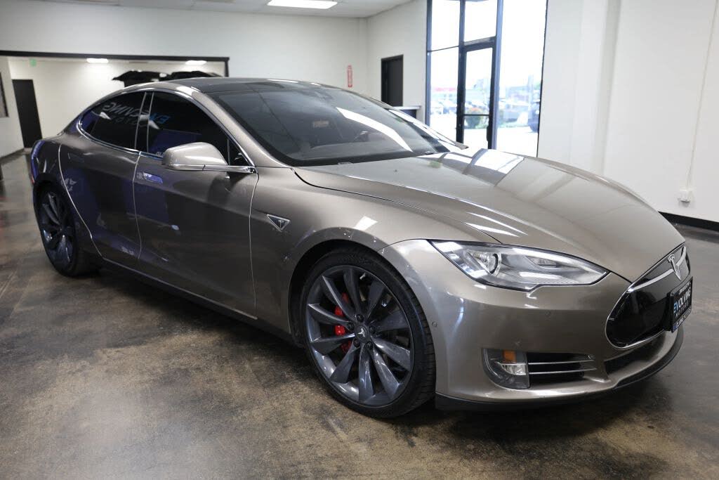 2015 Tesla Model S photo 1