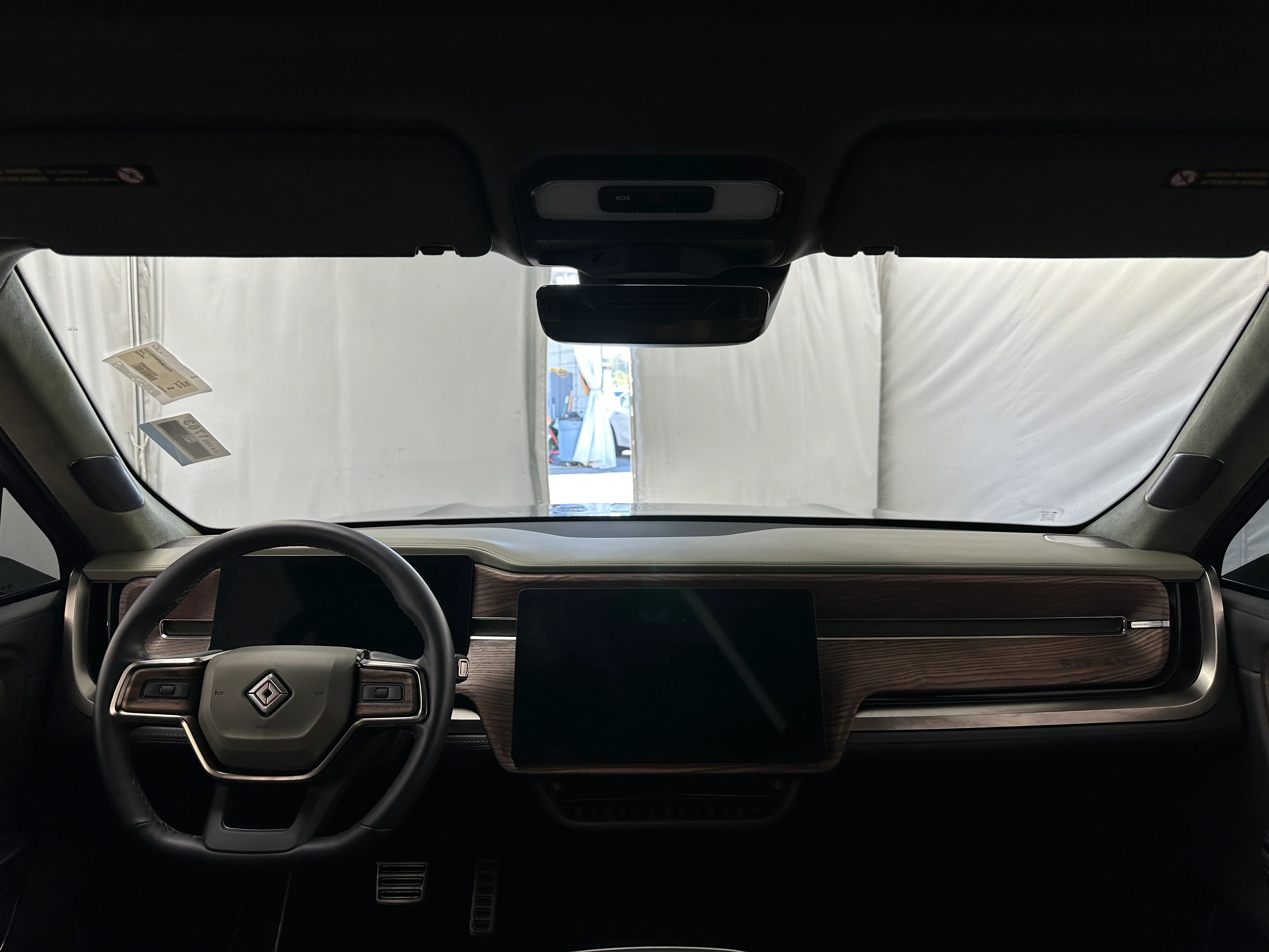 2023 Rivian R1T photo 2