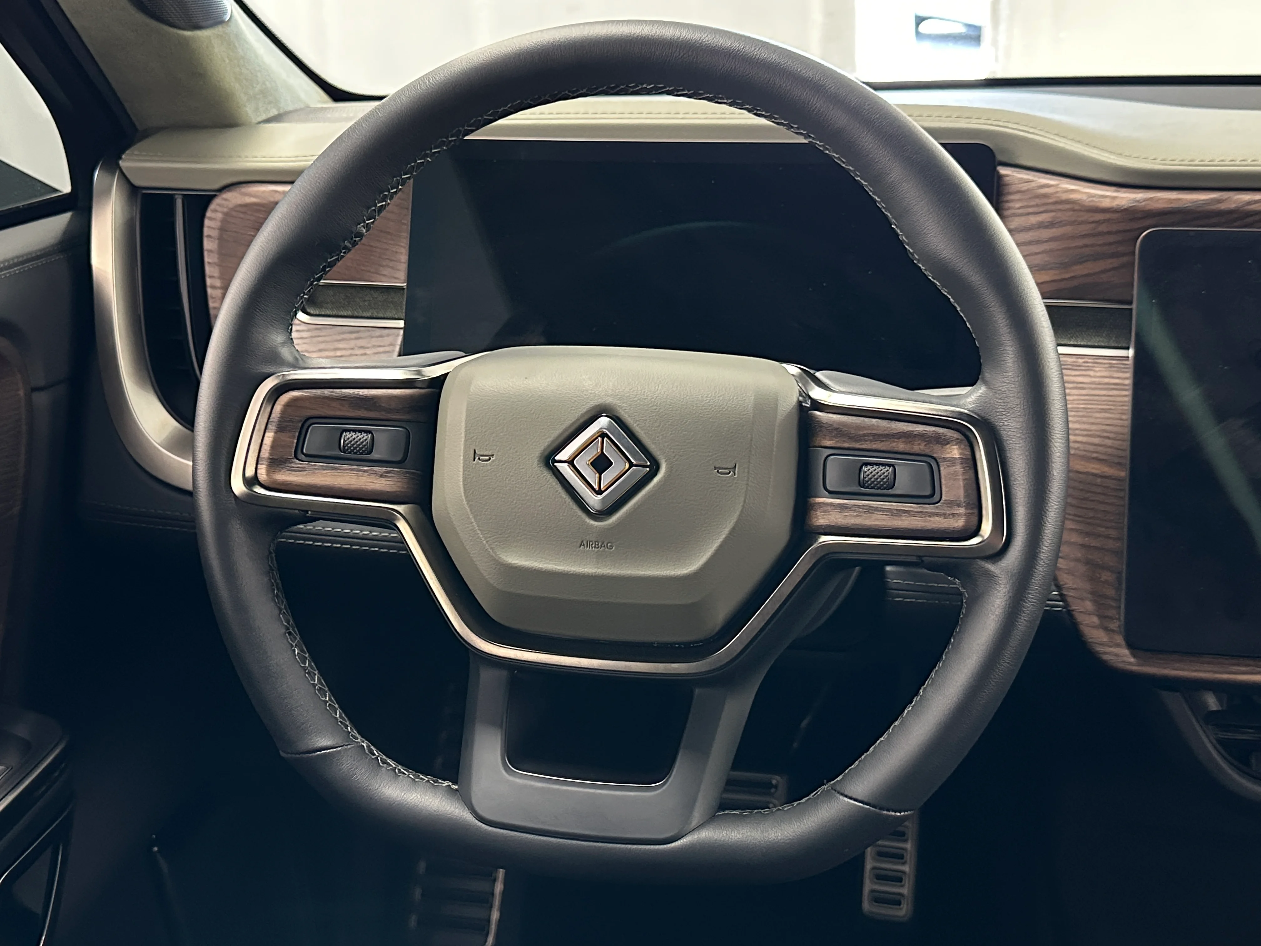 2023 Rivian R1T photo 3