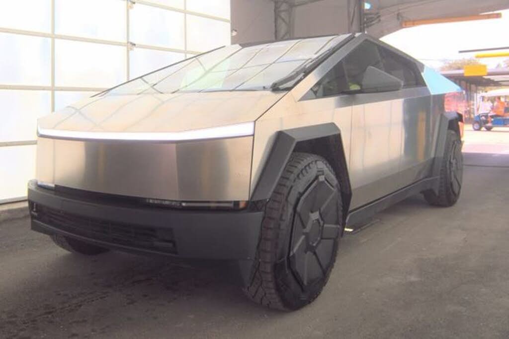 2025 Tesla Cybertruck Long Range