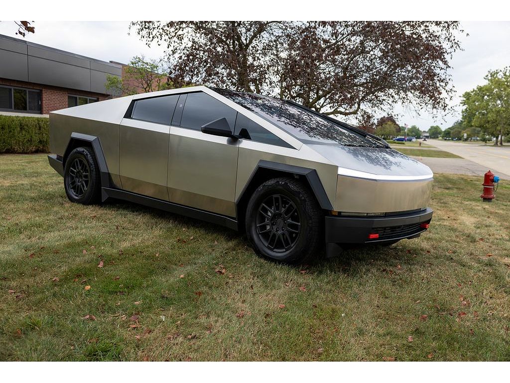 2025 Tesla Cybertruck Long Range