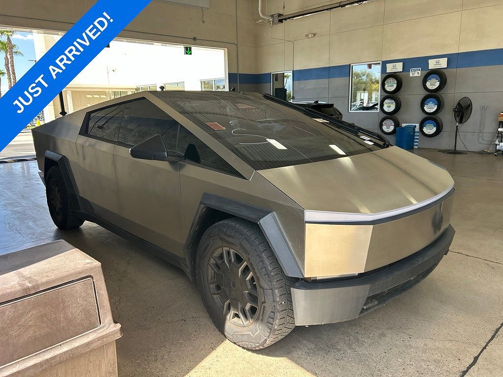 2024 Tesla Cybertruck photo 1