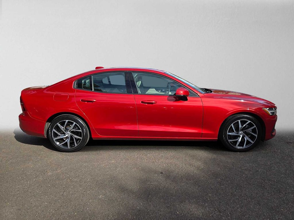 2020 Volvo S60 T5 Momentum
