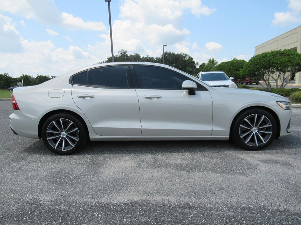 2021 Volvo S60 T5 Momentum