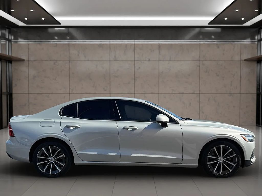 2021 Volvo S60 T5 Momentum
