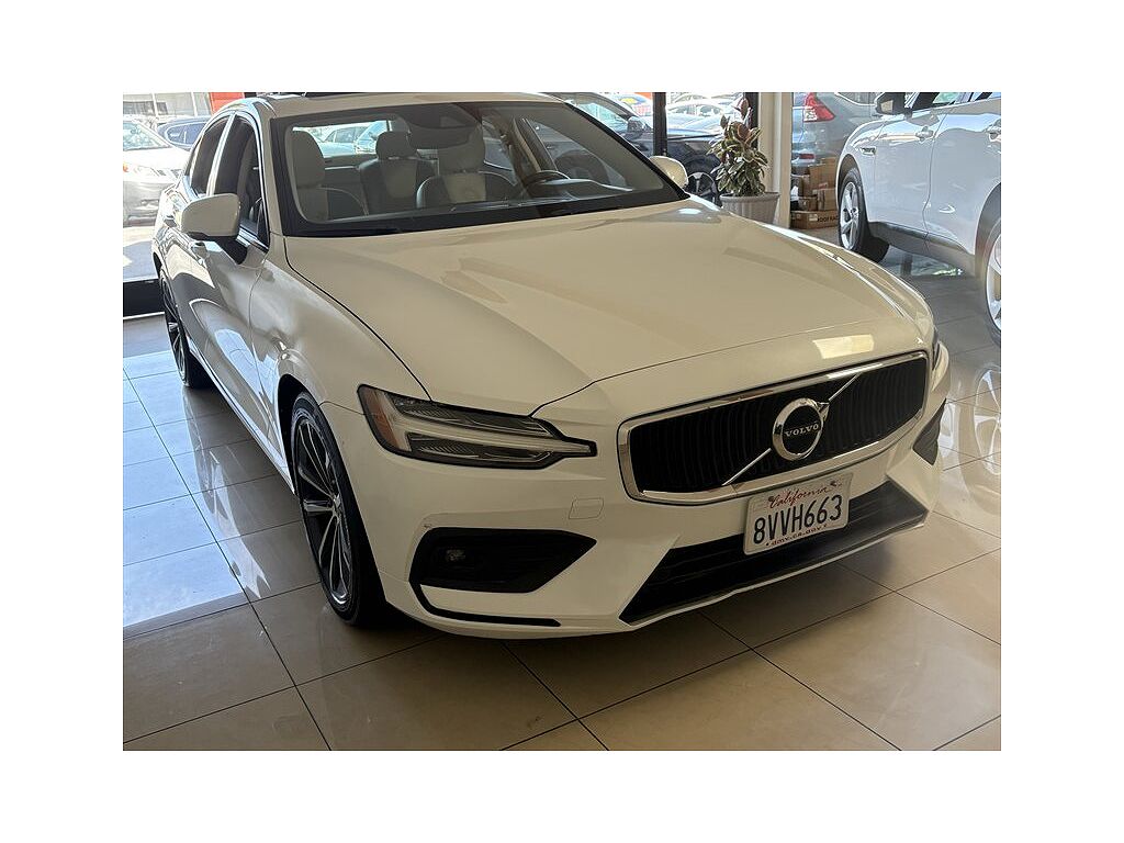 2021 Volvo S60 T5 Momentum