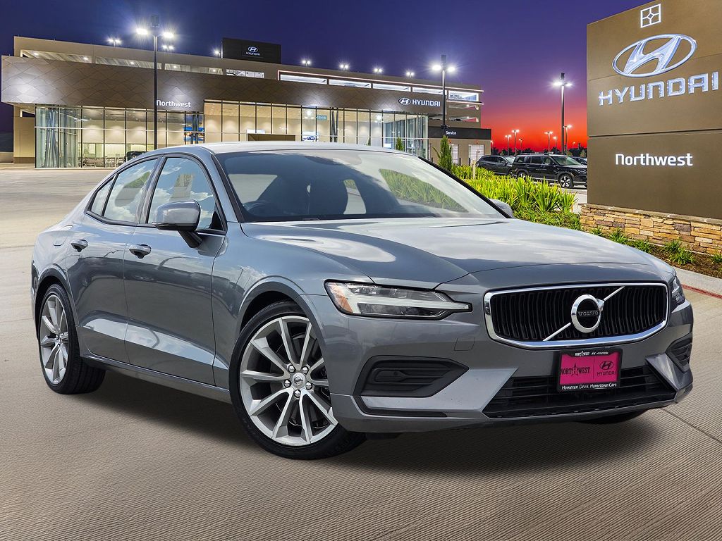 2020 Volvo S60 T6 Momentum