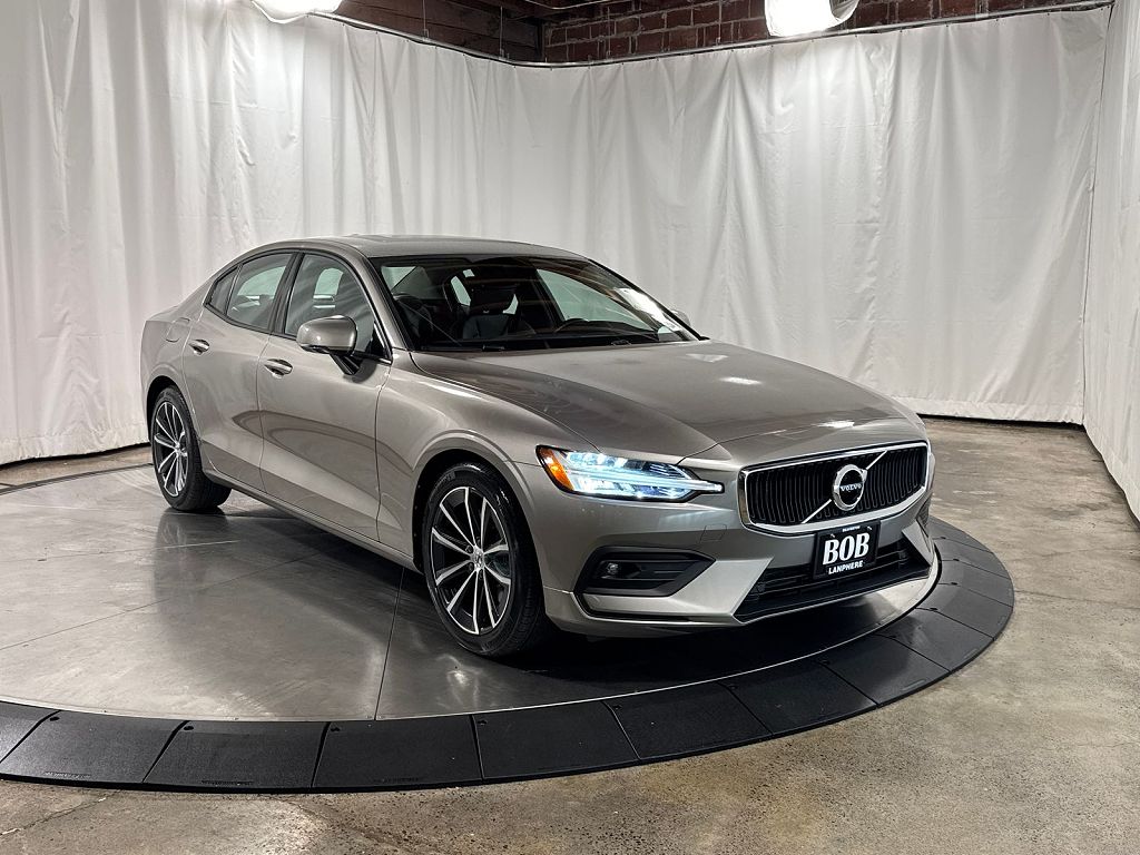 2021 Volvo S60 T6 Momentum