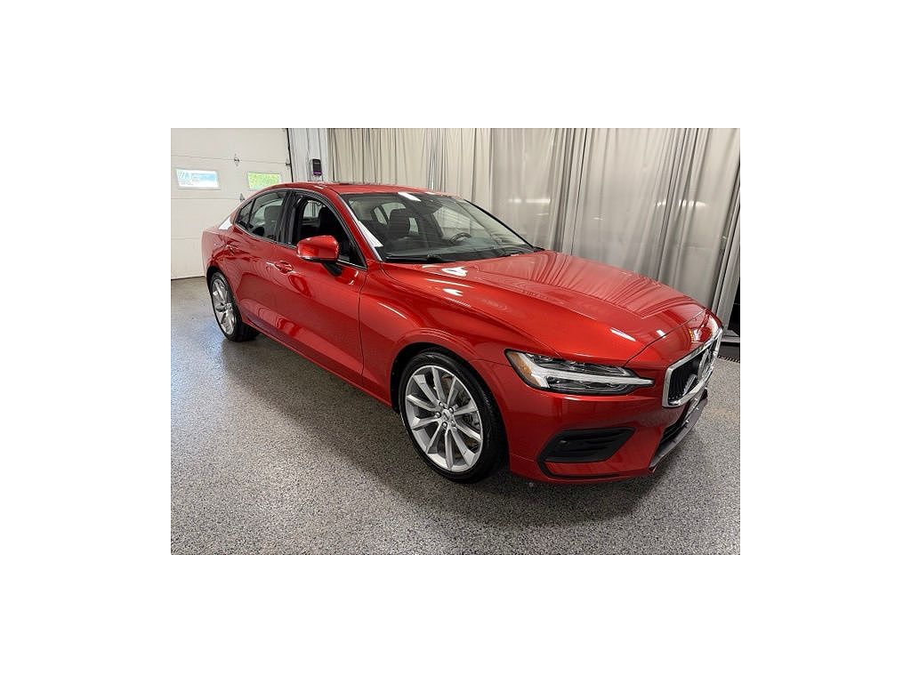 2020 Volvo S60 T6 Momentum