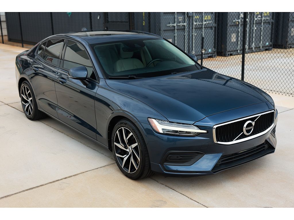 2020 Volvo S60 T6 Momentum
