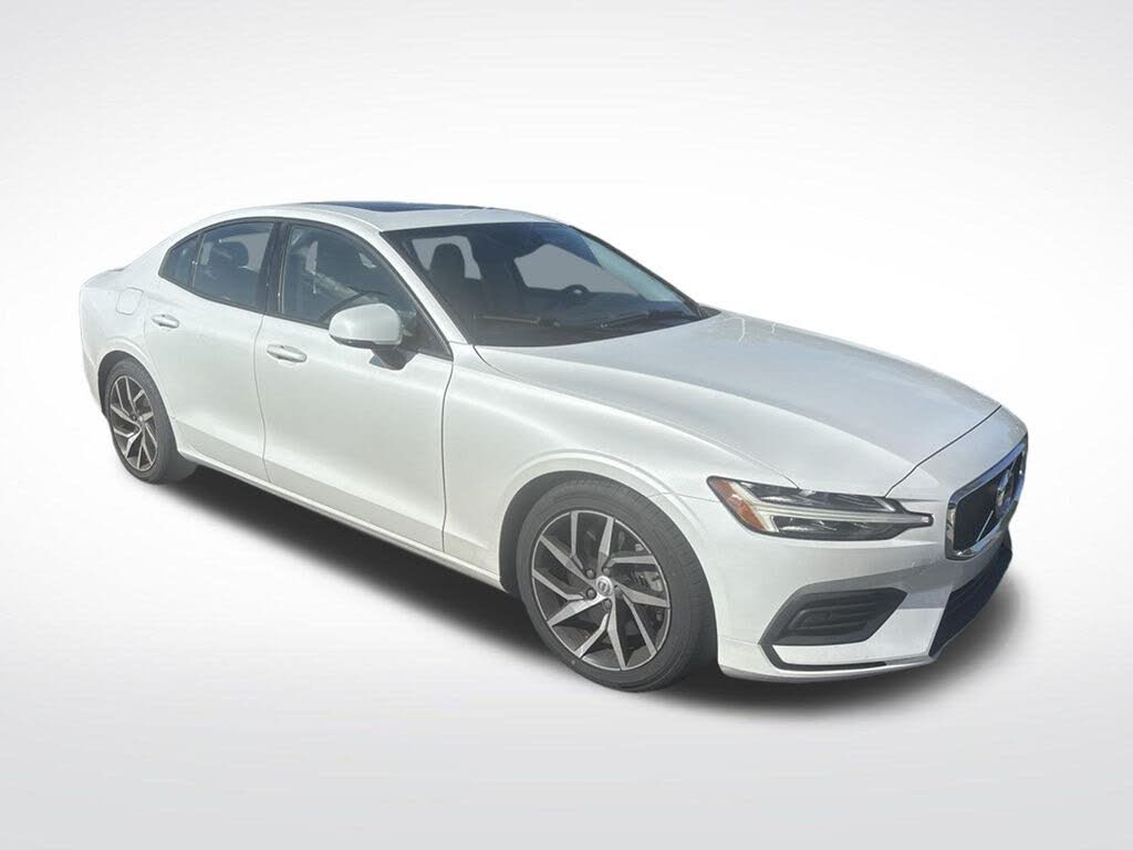 2020 Volvo S60 T6 Momentum