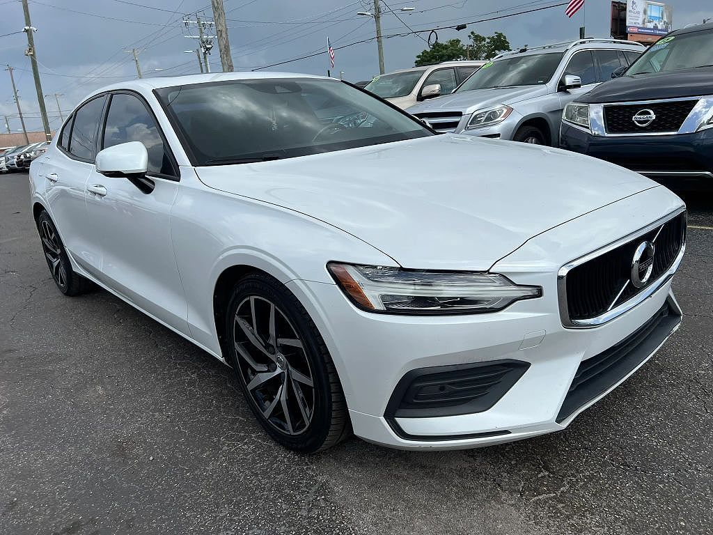 2020 Volvo S60 T6 Momentum