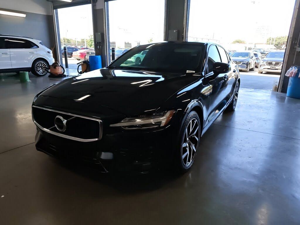 2020 Volvo S60 T6 Momentum