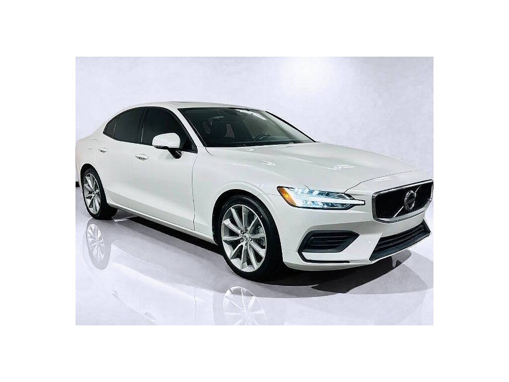 2020 Volvo S60 T6 Momentum