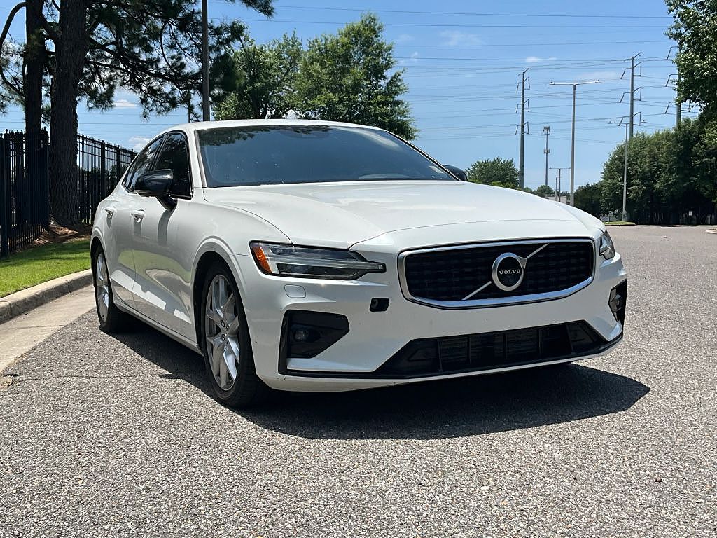 2019 Volvo S60 T6 R-Design