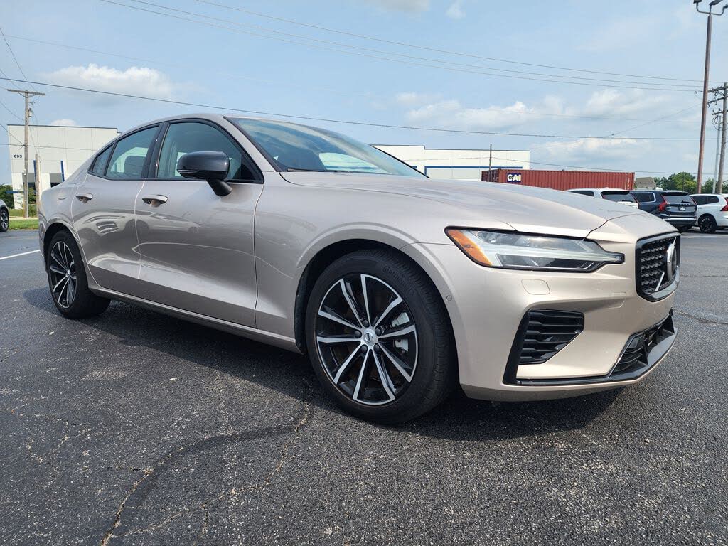 2025 Volvo S60 T8 Plus