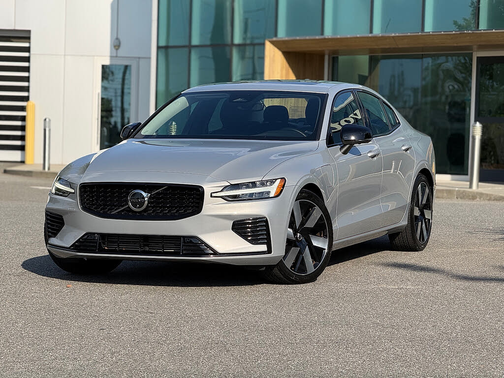 2023 Volvo S60 Recharge T8 Plus Dark
