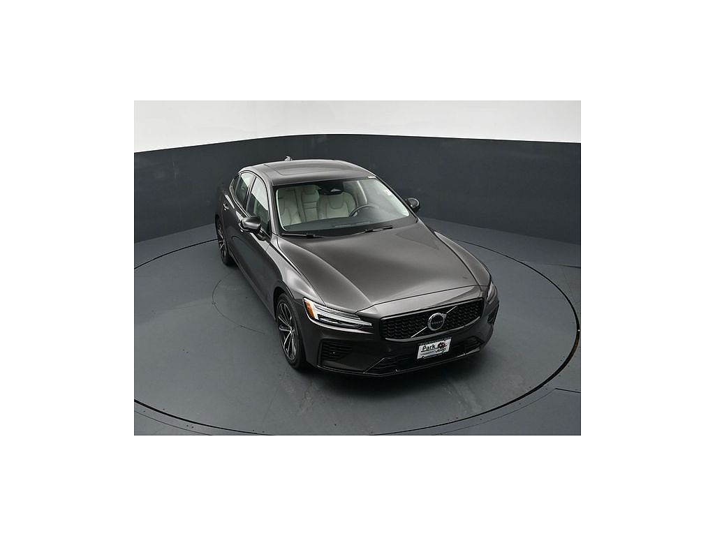 2024 Volvo S60 Recharge T8 Plus