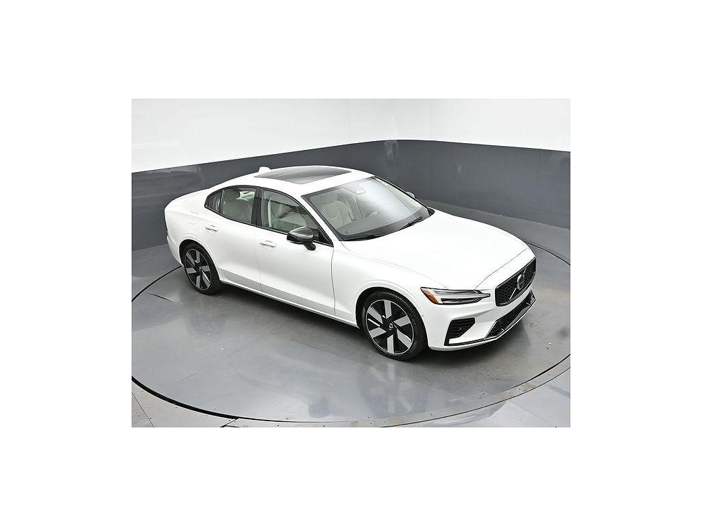 2024 Volvo S60 Recharge T8 Plus
