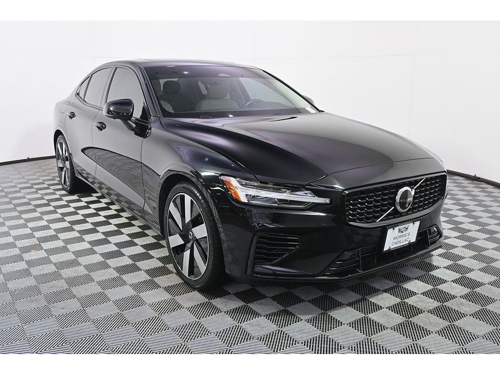 2023 Volvo S60 Recharge T8 Plus Dark
