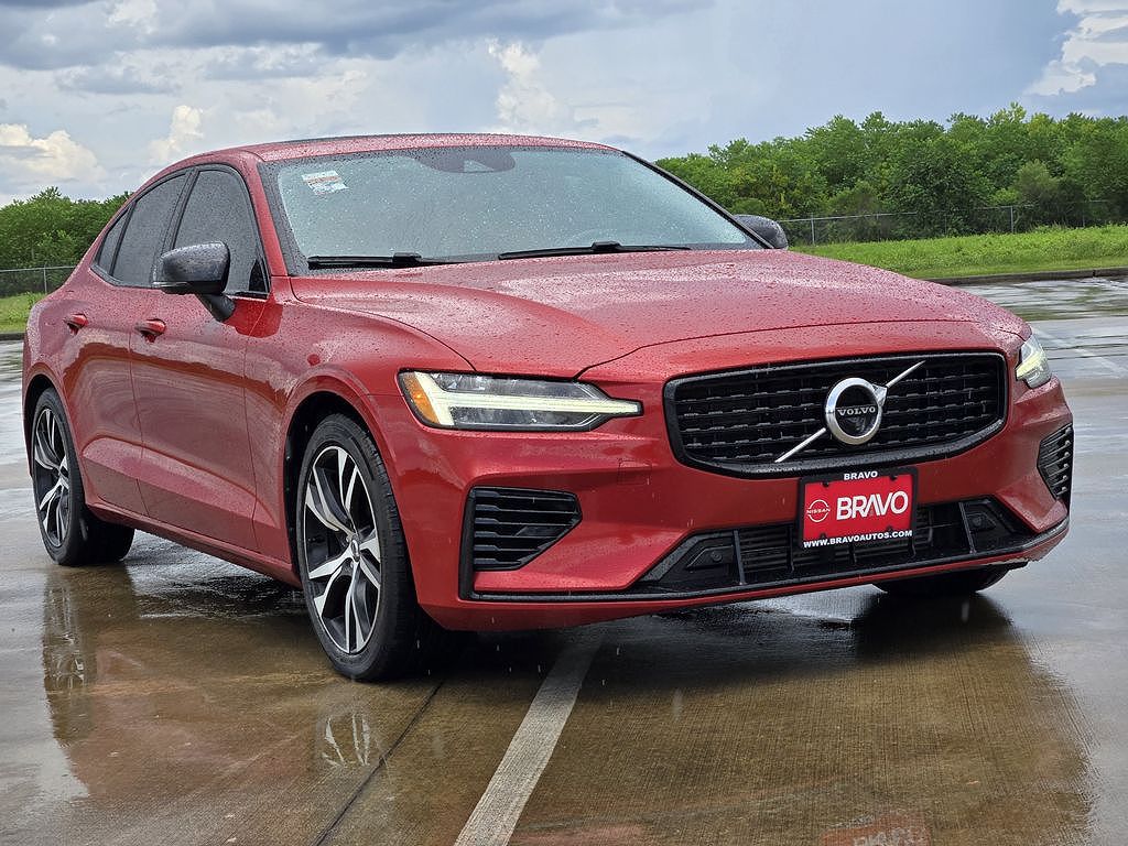 2022 Volvo S60 Recharge Plug-In Hybrid T8 R-Design Expression Extended Range